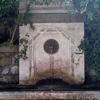 Brunnen bei Schloss Lipperheide