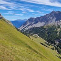 Blick vom Sattel Richtung Osten, zum Hahntennjoch.