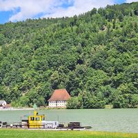 Fähre Kobling-Obermühl mit Getreidespeicher