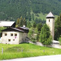 Gehöft mit Turm am Westrand von Chapella