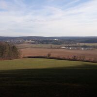 Blick über den Speicher Tiefengruben zur Zentralklinik