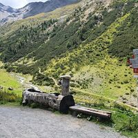 Auf der andere Talseite sieht man den Latschentrail