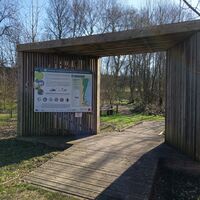 Eingang zum Vogelbeobachtungspfad in Cléry-sur-Somme