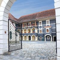 Eingang zur Pfeilburg in Fürstenfeld