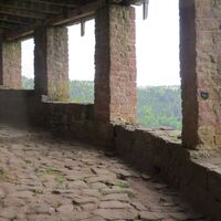 Weg durch die Burg, Blick auf Monakam