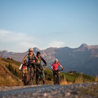 Vorbei am Bündner Rigi bei Sonnenaufgang