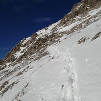 von der Kleinen Sandspitze ist es nicht immer ganz einfach unter dem Schnee dem Weg zu folgen!
