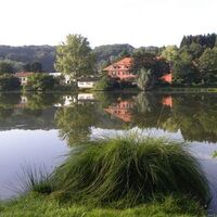 Roter Bau aus der Weiheransicht