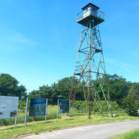 Ein ehemaliger Grenzwachturm erinnert an den Eisernen Vorhang.