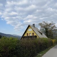 Die Inschrift auf diesem Haus wurde renoviert, sehr schön ists geworden!