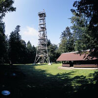 Lembergturm mit Hütte