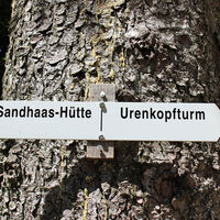 Wegschild zwischen Sandhaasen-Hütte und Urenkopfturm
