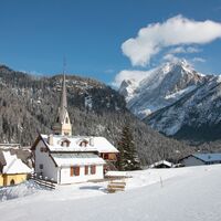 Canazei - Alba ©Archivio APT Val di Fassa