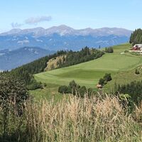 Blick zum Kalchbauer, im Hintergrund die Seckauer Alpen