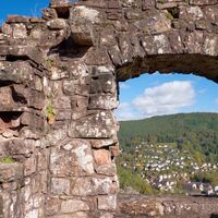 Blick von der Burgruine Falkenstein zum Dreiburgenblick