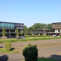 Heinz Nixdorf MuseumsForum (re.) und Zukunftsmeile