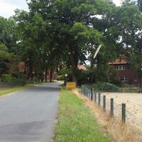 Ortseinfahrt Kroetze mit altem Baumbestand