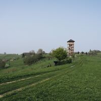 Aussichtsturm am Erlebensweg der Sinne mit Blick in die Region