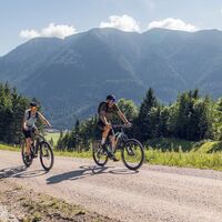 auf der MTB-Tour 484 Riederbergweg – Blick auf den dreigipfeligen Unnutz