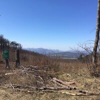 und nach Südwesten zum Almesbrunnerberg