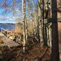 Felsmalerei von Kolmiköytis, Brücke zum Aussichtspunkt der Malerei