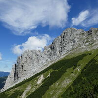 über den schönen Nordgrat gibt es auch eine Klettertour UIAA IV+
