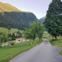Oberhalb vom Hocheggerhof vorbei ins Obertal