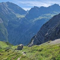 Blick über den Talkessel des Brannweinbodens rüber zur Kogelseespitze.