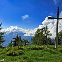 Ein verwittertes Kreuz, trotzt den Naturgewalten...