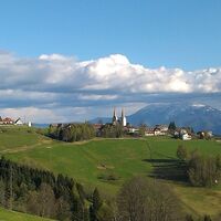 Blick über Diex zu den Karawanken