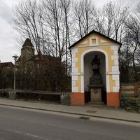Marterl vor dem Schlossteich