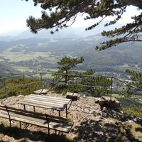 Die Jubiläumsaussicht mit wunderschönem Ausblick über das Schwarzatal