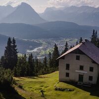 Schartlehnerhaus zur Noerdlinger Huette - Karwendel Hoehenweg Etappe 1