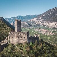 Die Burg Drena und das Sarca-Tal