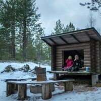 Würstchen braten an der Laavu
