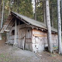 Rindenhütte entlang des Wanderweg #50 auf die Planai
