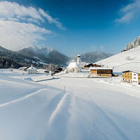 Wildschönau Thierbach Winter Dorf.jpg