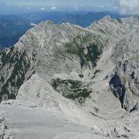 Tiefblick zur Welser Hütte und zum Kreuz