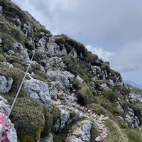 Teils Seilversichert über den Bad Hallersteig