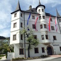 Das gotische Schloss Rosenberg ist seit 1970 der Sitz des Bürgermeisters und der Stadtverwaltung von Zell am See.