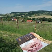 Rastplatz mit Aussicht am Sonnengesangsweg in Tieschen