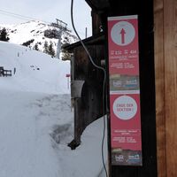 Bei der Bergstation der Kreuzbodenbahn führt der Aufstieg schon wieder weg von der Piste.