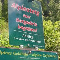 Hinweisschild Alpinsteig Höll