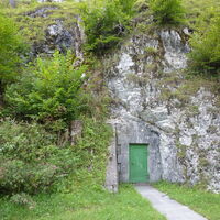 entlang zahlreicher Stollen