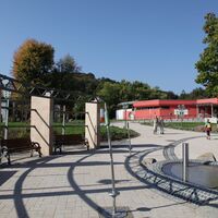 Kurparkeingang in Bad Bergzabern mit Therme