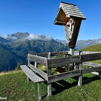 Ein wenig innehalten und die Bergwelt betrachten.