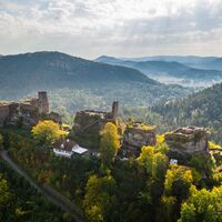 Gesamtüberblick Burgmassiv Alt-Dahn