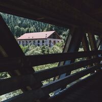 Blick von der Brücke der Herberge im Val Imperina.