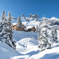 Lindauer Hütte und im Hintergrund die Drei Türme