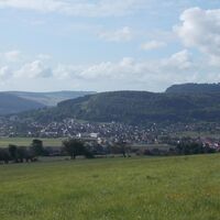 Blick auf Dermbach mit dem Gläser im Hintergrund